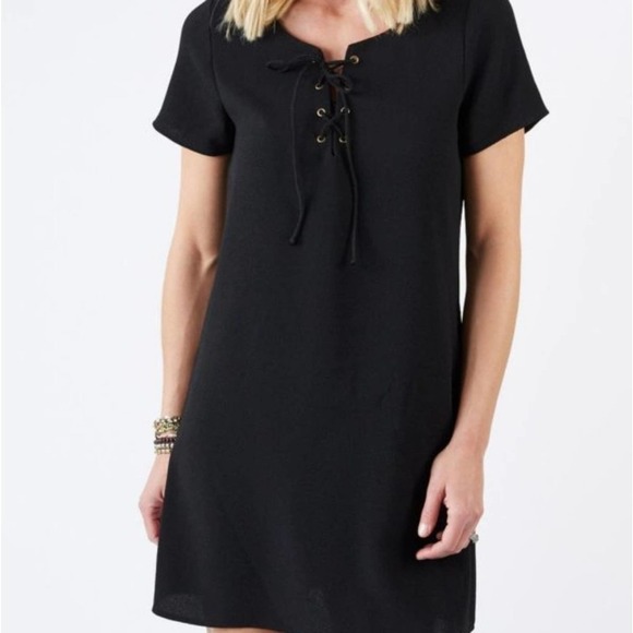 EVERLY | Lace-Up Shift Dress - Picture 2 of 6